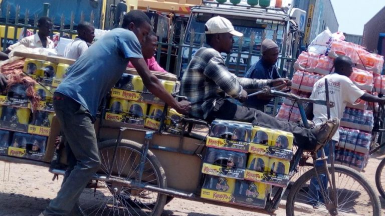 Interdiction d’importation des bières et boissons gazeuses, mesure antisociale, le Ministre Julien Paluku devra se rétracter
